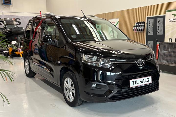 Sort Toyota ProAce City Verso fra 2022 set udefra