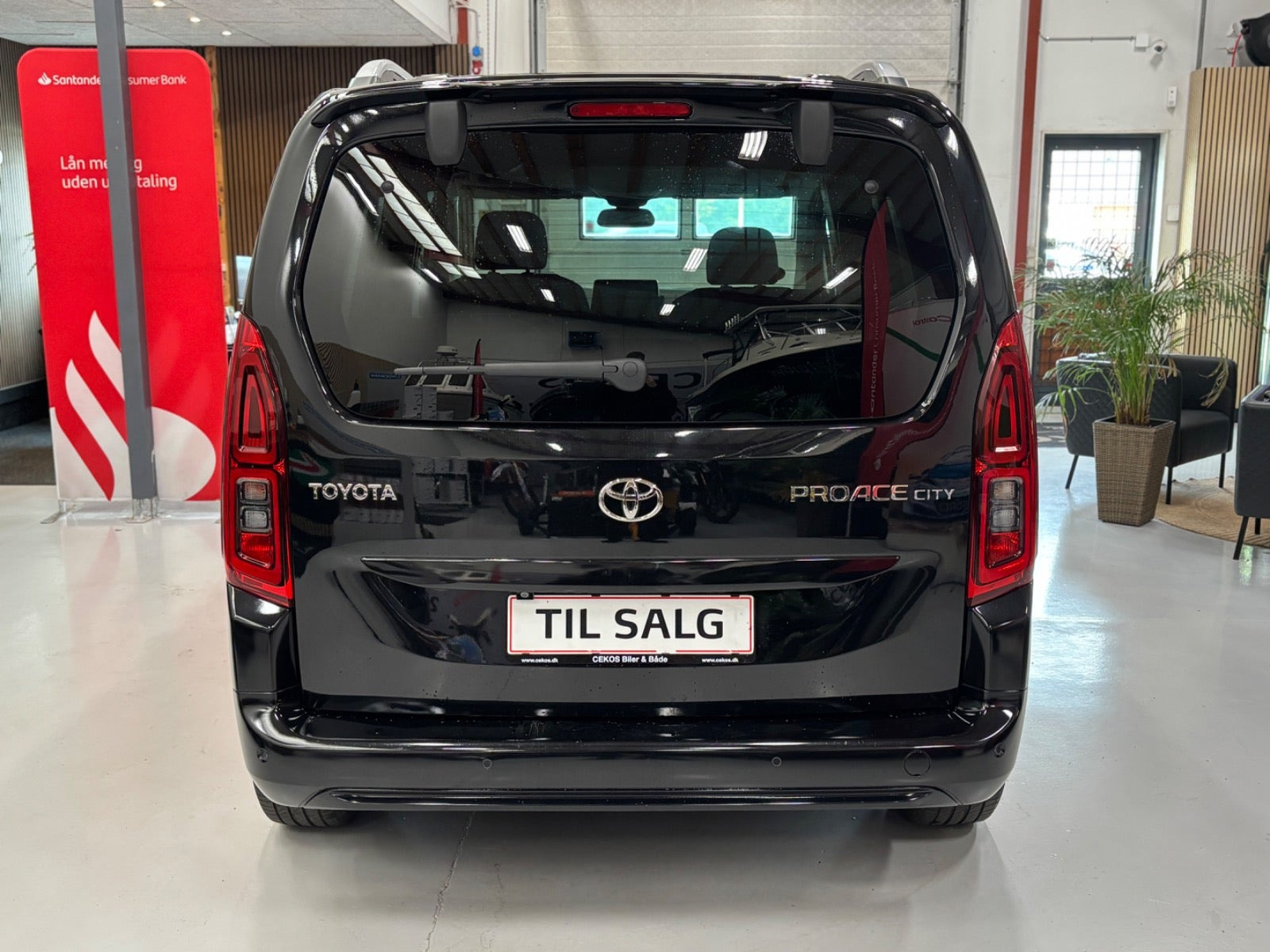 Sort Toyota ProAce City Verso fra 2022 set udefra