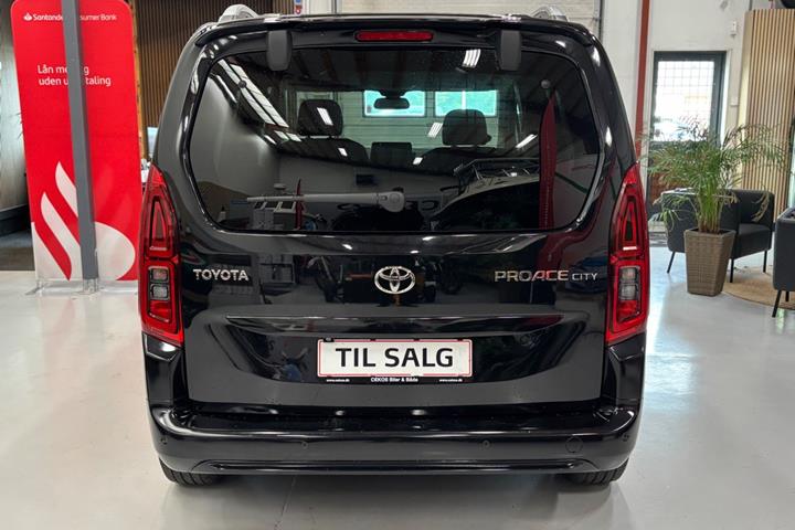 Sort Toyota ProAce City Verso fra 2022 set udefra