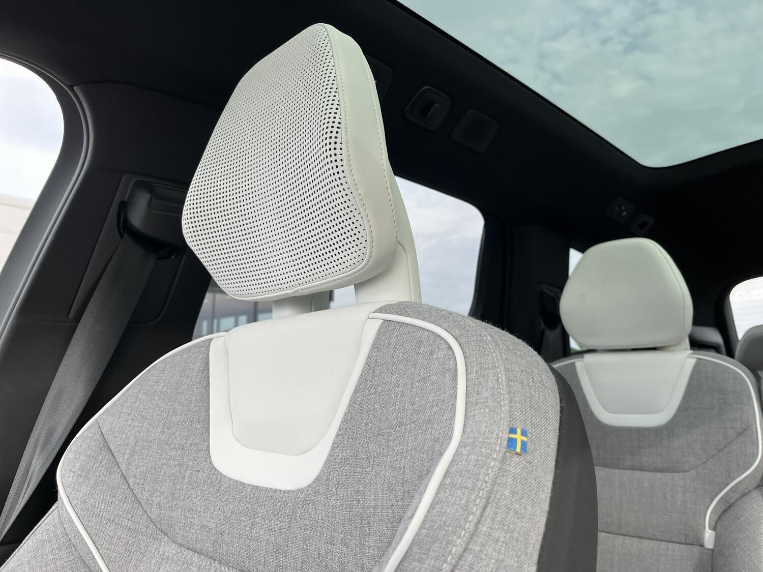 Blå Volvo EX90 fra 2025