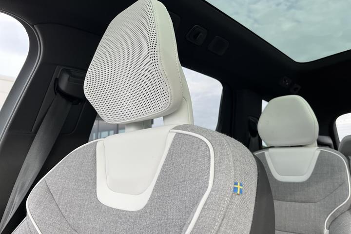 Blå Volvo EX90 fra 2025
