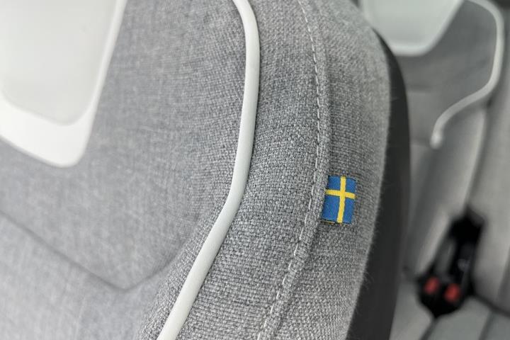 Blå Volvo EX90 fra 2025