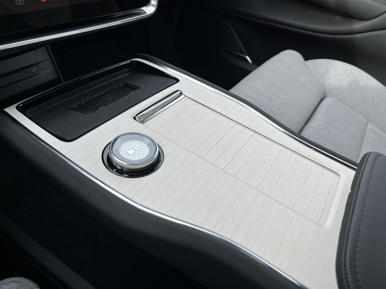 Blå Volvo EX90 fra 2025