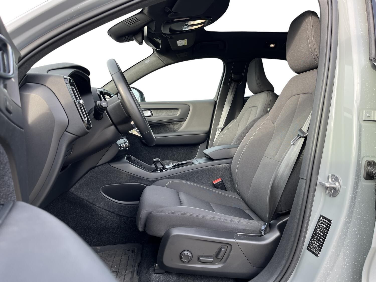 Grå Volvo C40 fra 2024