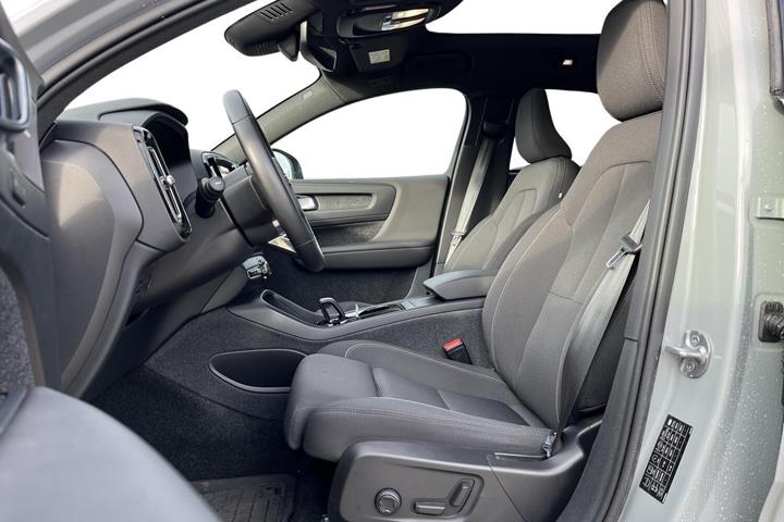 Grå Volvo C40 fra 2024