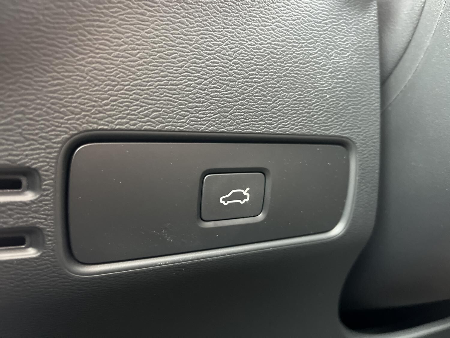 Grå Volvo C40 fra 2024