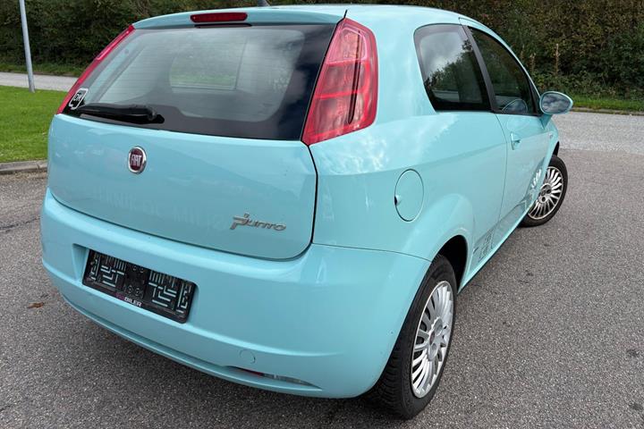 Gul Fiat Grande Punto fra 2009