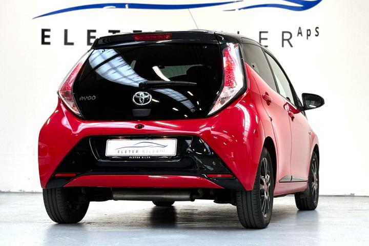 Rød Toyota Aygo fra 2017