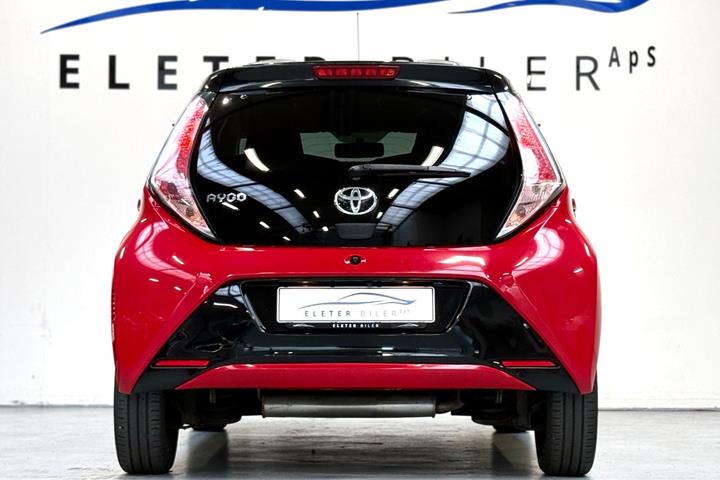 Rød Toyota Aygo fra 2017