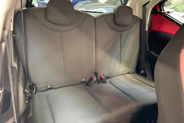 Rød Toyota Aygo fra 2017