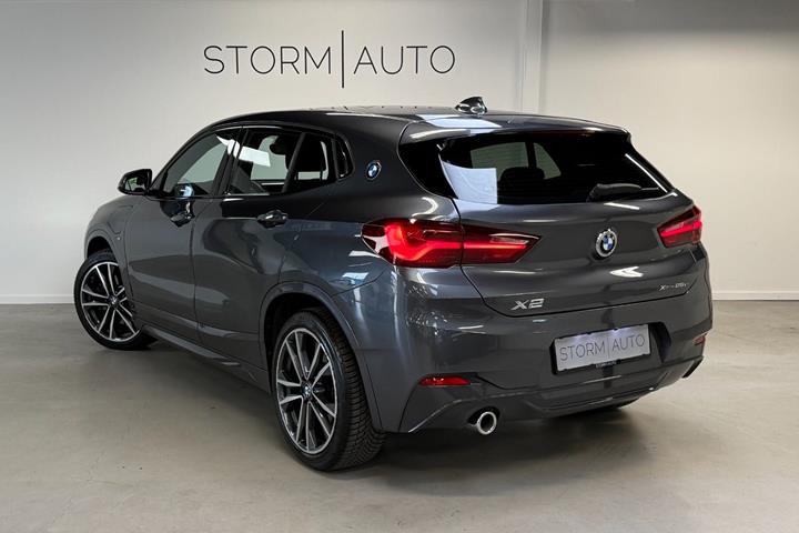 Grå BMW X2 fra 2021