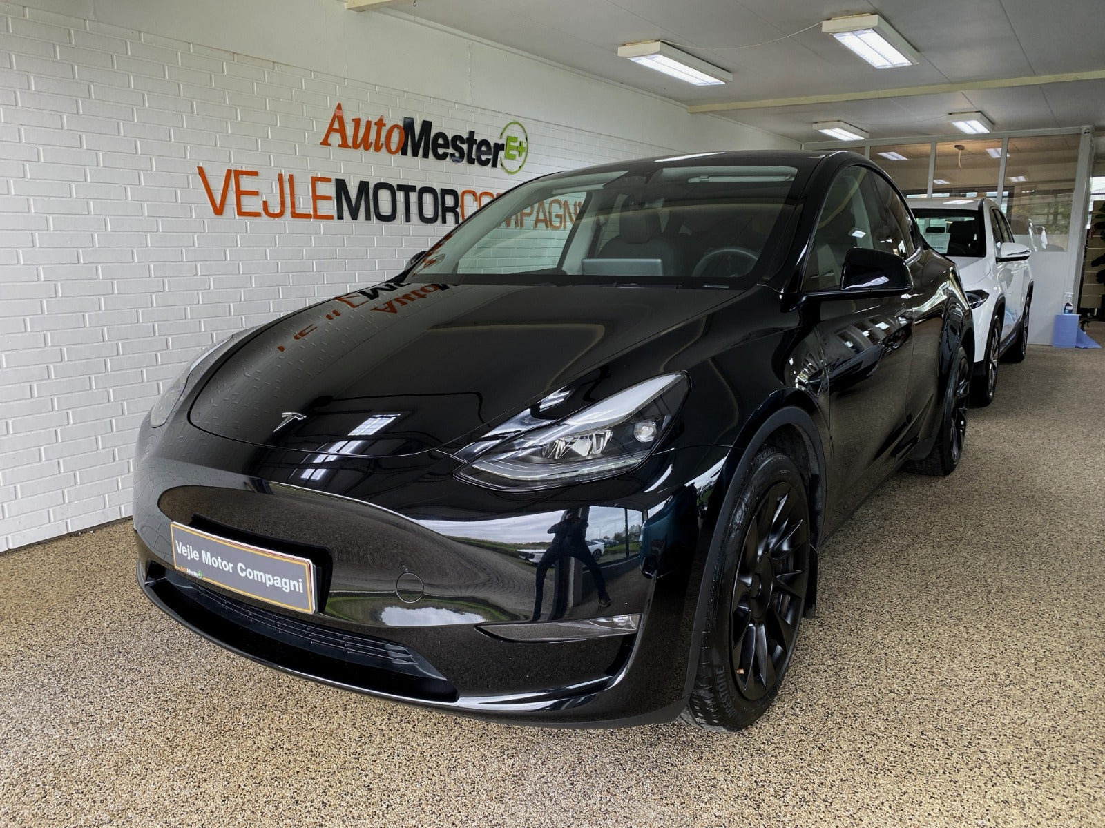 Tesla Model Y Long Range AWD
