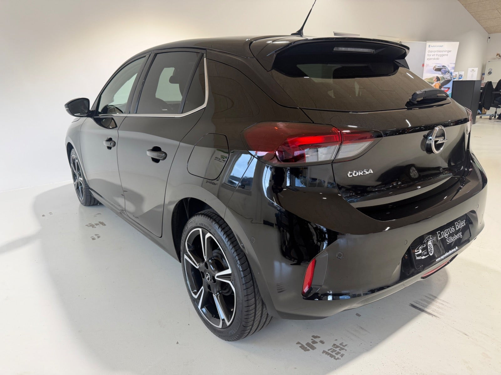 Sort Opel Corsa fra 2023