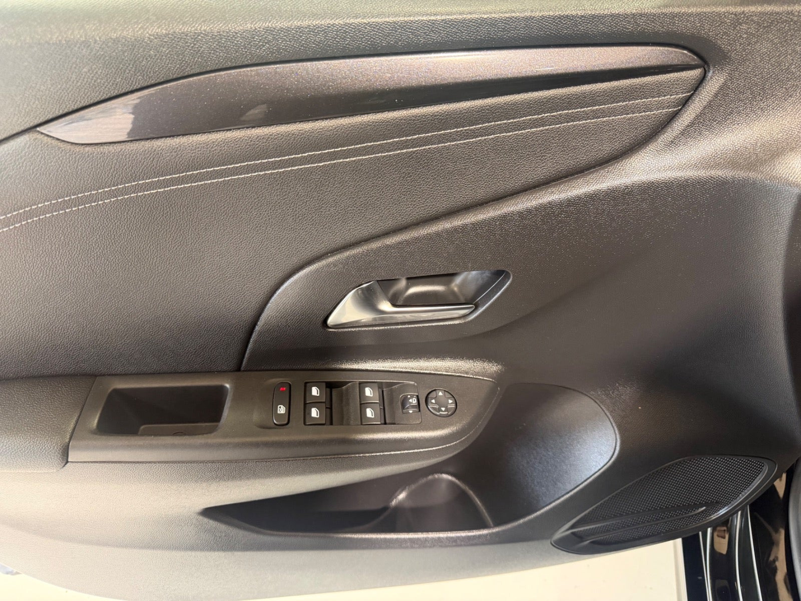 Sort Opel Corsa fra 2023