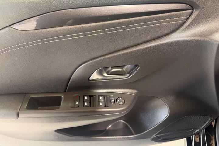 Sort Opel Corsa fra 2023