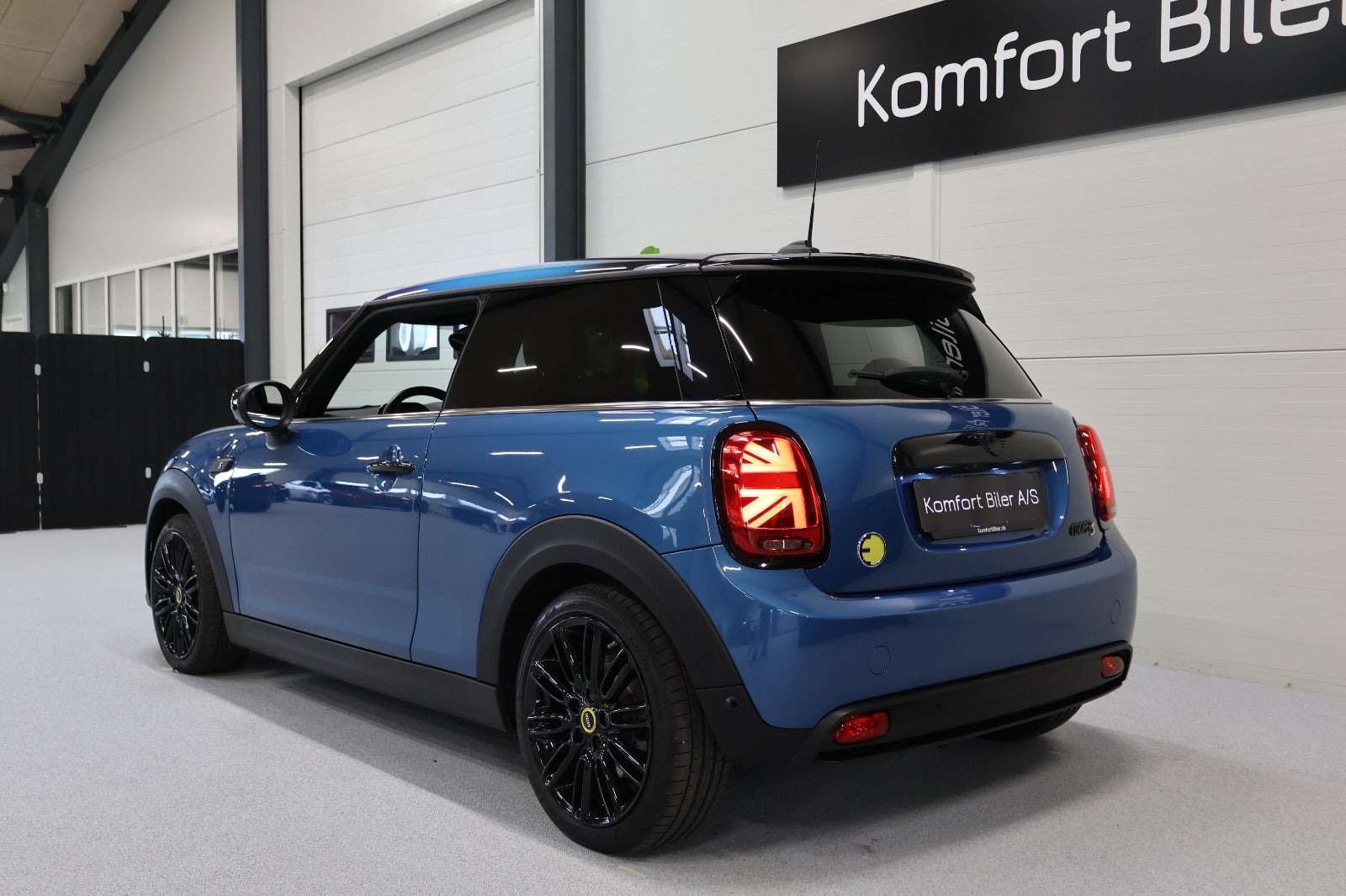 Blå Mini Cooper SE fra 2021