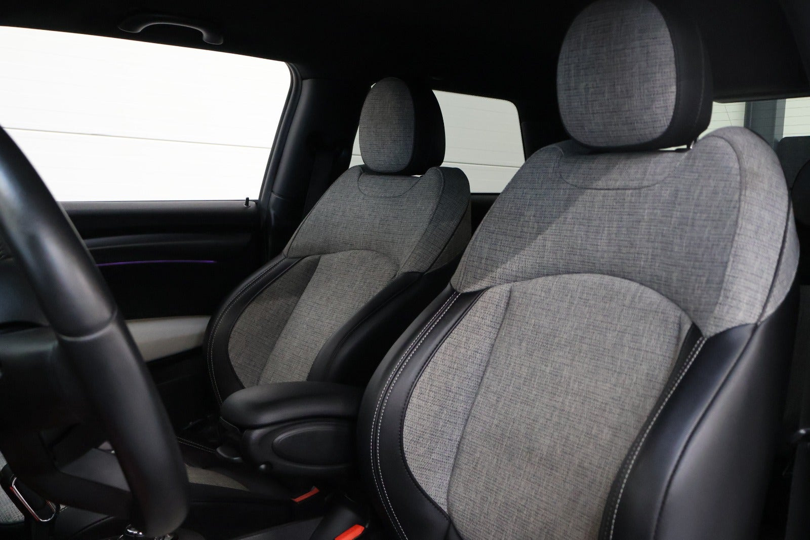 Blå Mini Cooper SE fra 2021