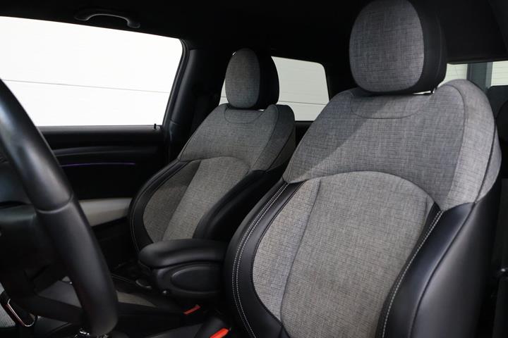 Blå Mini Cooper SE fra 2021