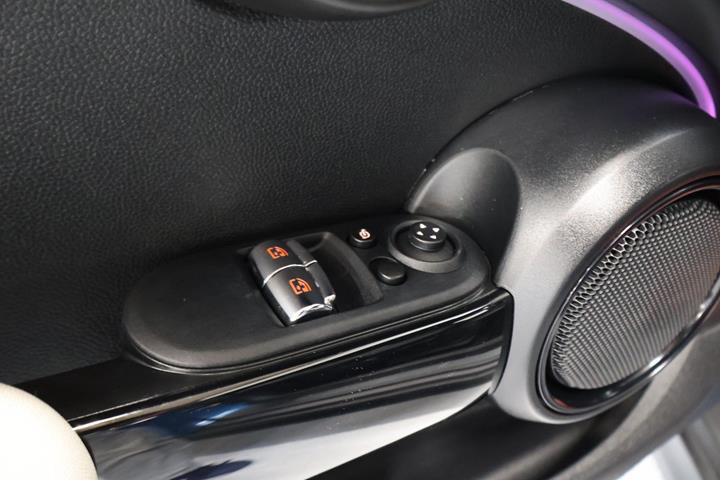 Blå Mini Cooper SE fra 2021