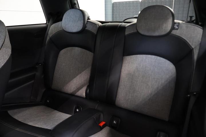 Blå Mini Cooper SE fra 2021