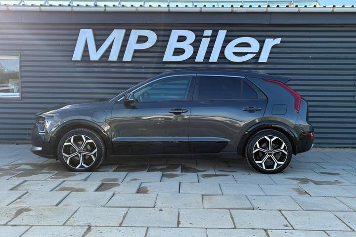 Grå Kia Niro fra 2023