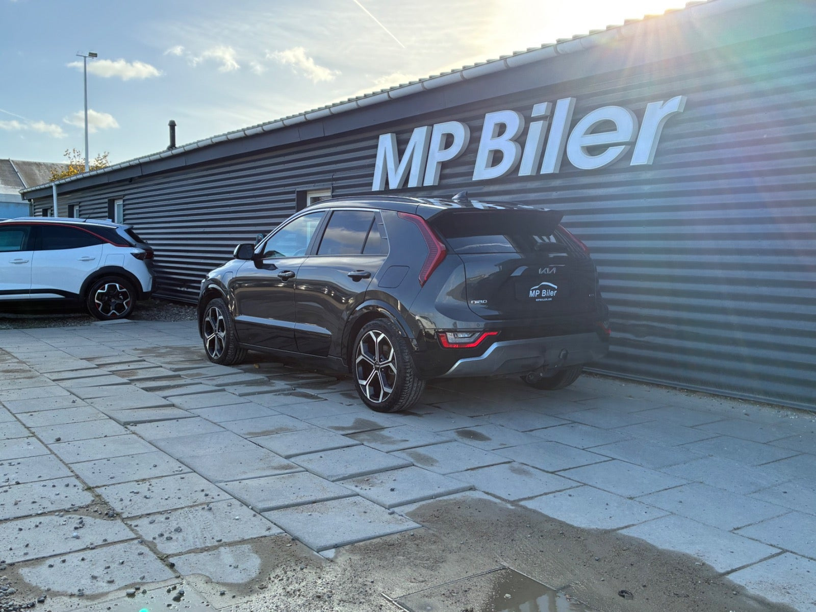 Grå Kia Niro fra 2023