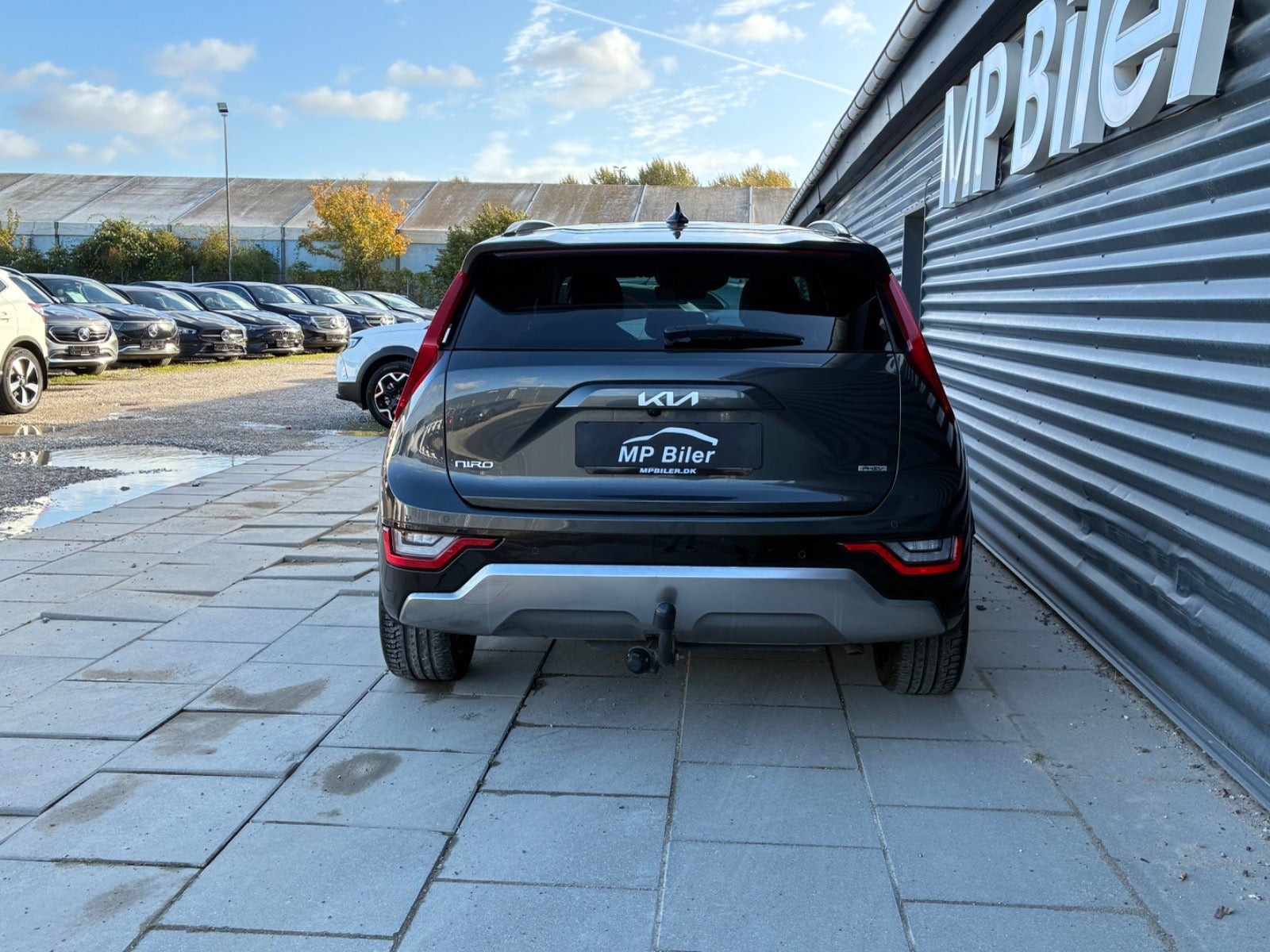 Grå Kia Niro fra 2023