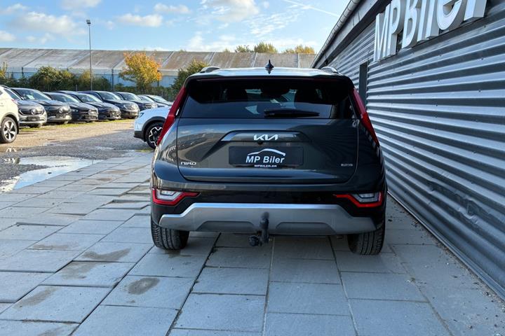 Grå Kia Niro fra 2023