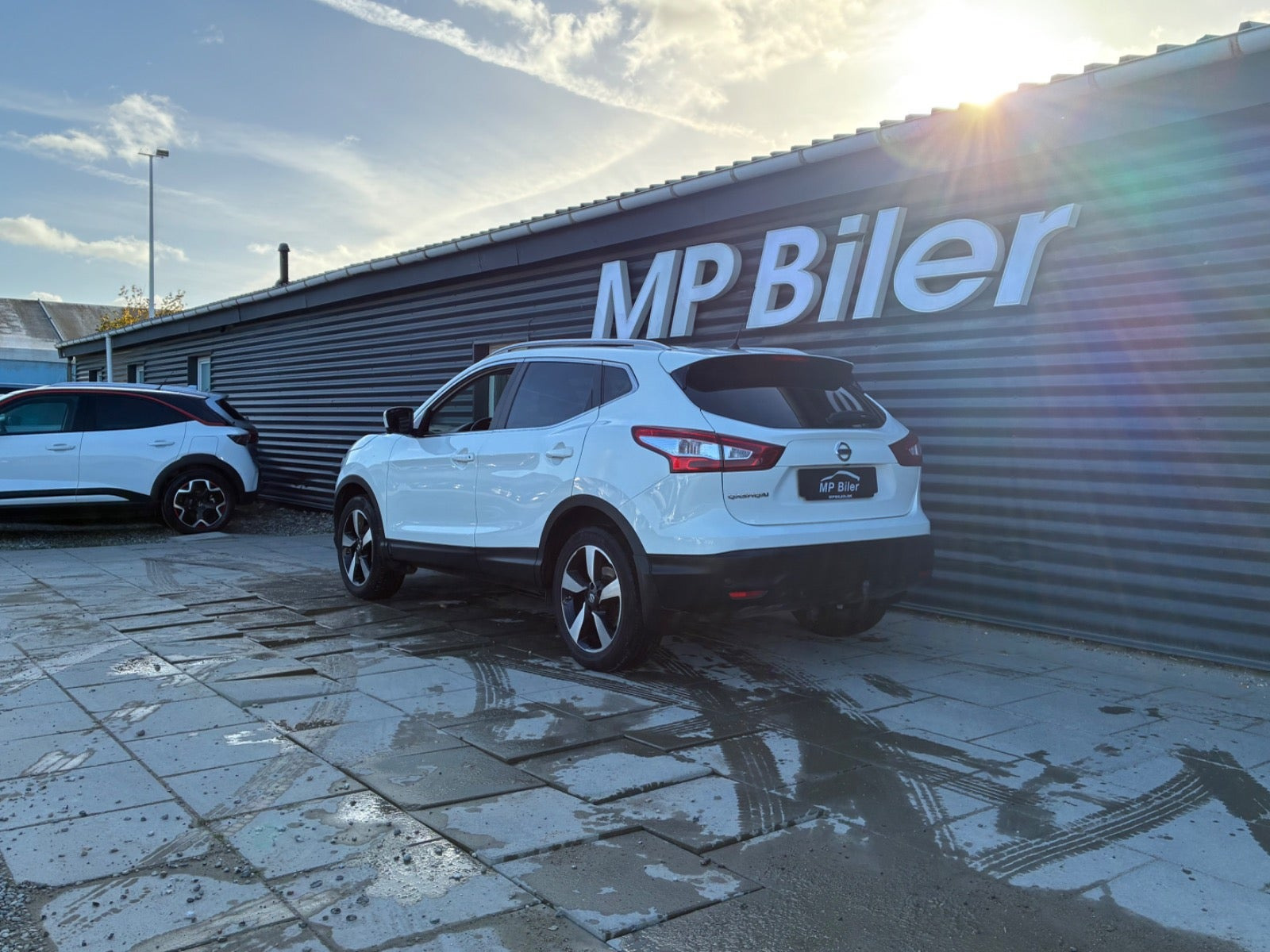 Hvid Nissan Qashqai fra 2016
