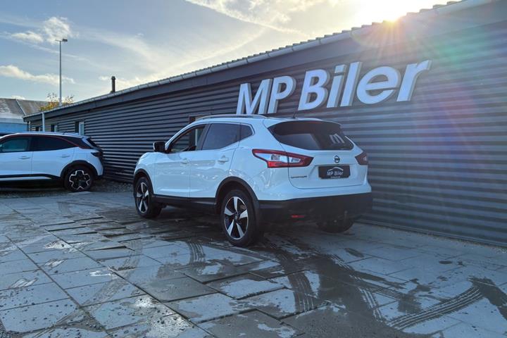 Hvid Nissan Qashqai fra 2016