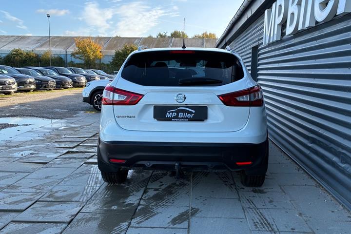 Hvid Nissan Qashqai fra 2016