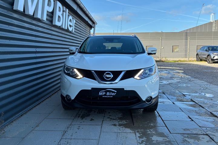 Hvid Nissan Qashqai fra 2016