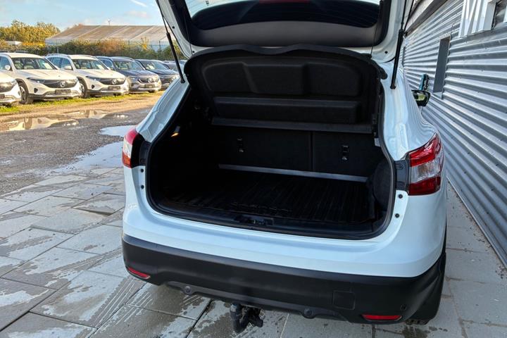 Hvid Nissan Qashqai fra 2016