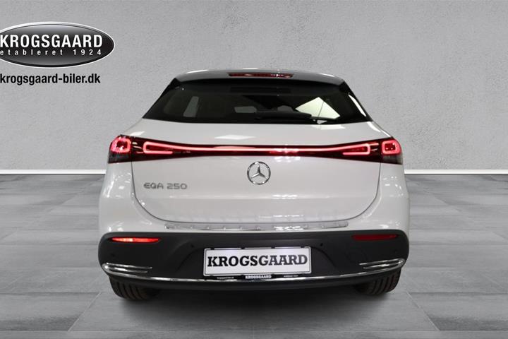 Hvid Mercedes EQA250 fra 2022
