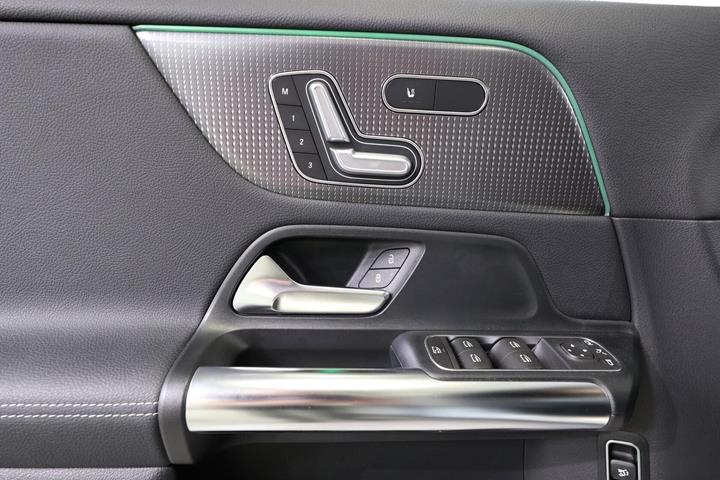 Hvid Mercedes EQA250 fra 2022