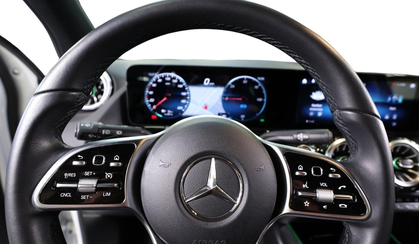 Hvid Mercedes EQA250 fra 2022