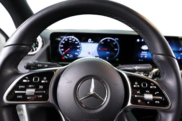 Hvid Mercedes EQA250 fra 2022