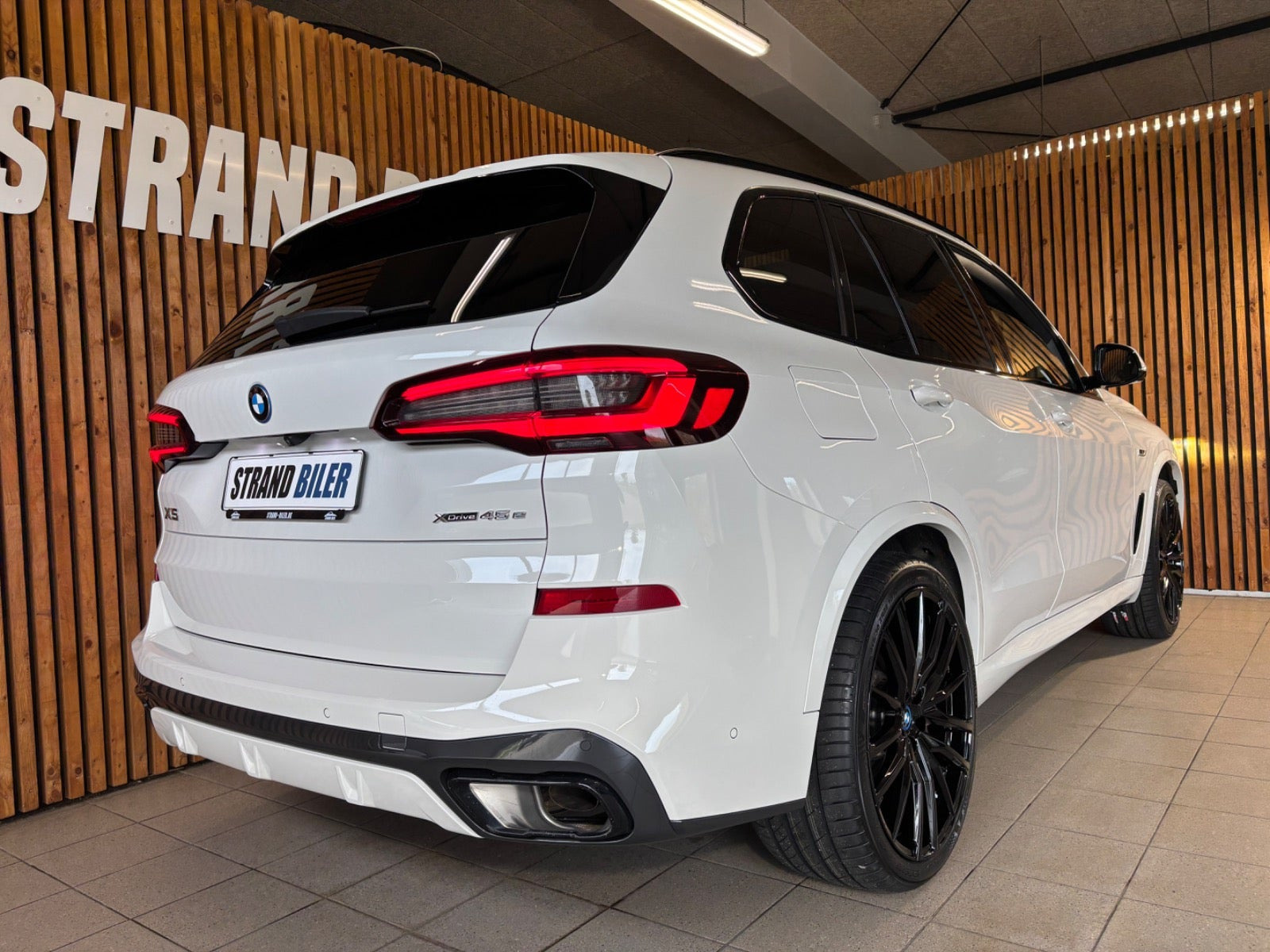 Hvid BMW X5 fra 2023
