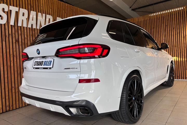 Hvid BMW X5 fra 2023