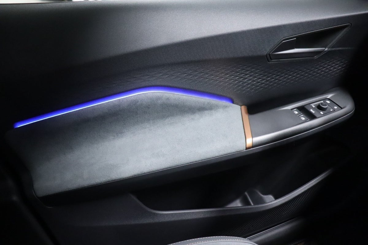 Sort Cupra Born fra 2025