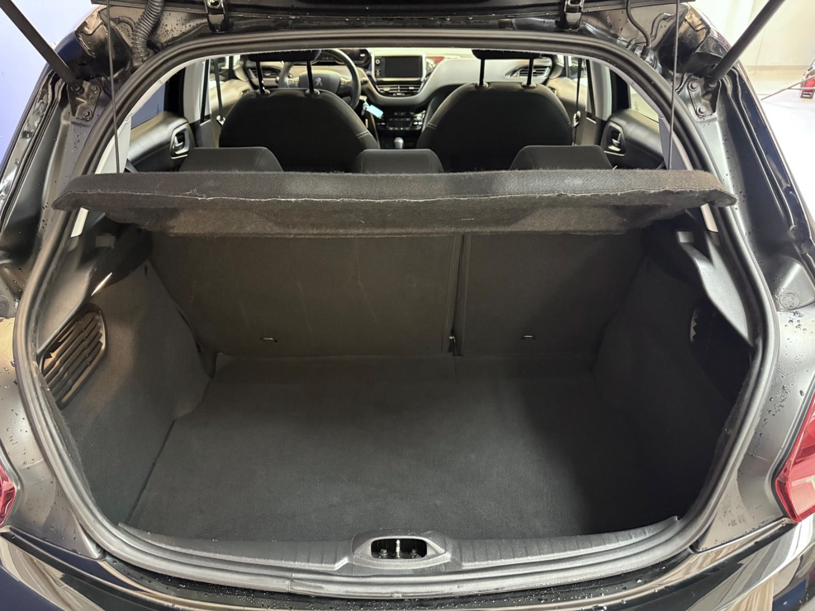 Sort Peugeot 208 fra 2019