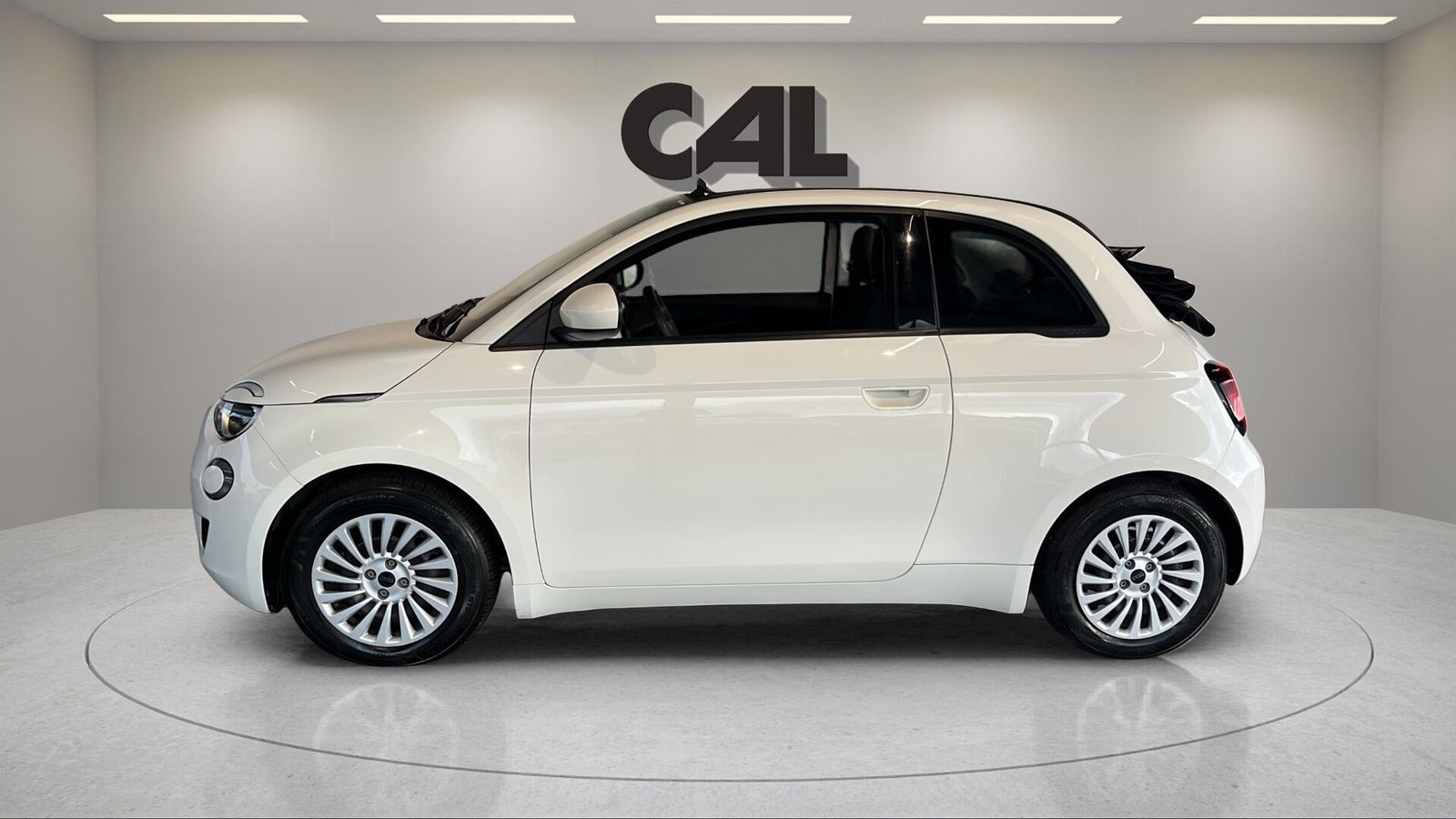 Hvid Fiat 500e fra 2023