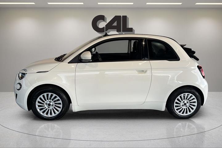 Hvid Fiat 500e fra 2023
