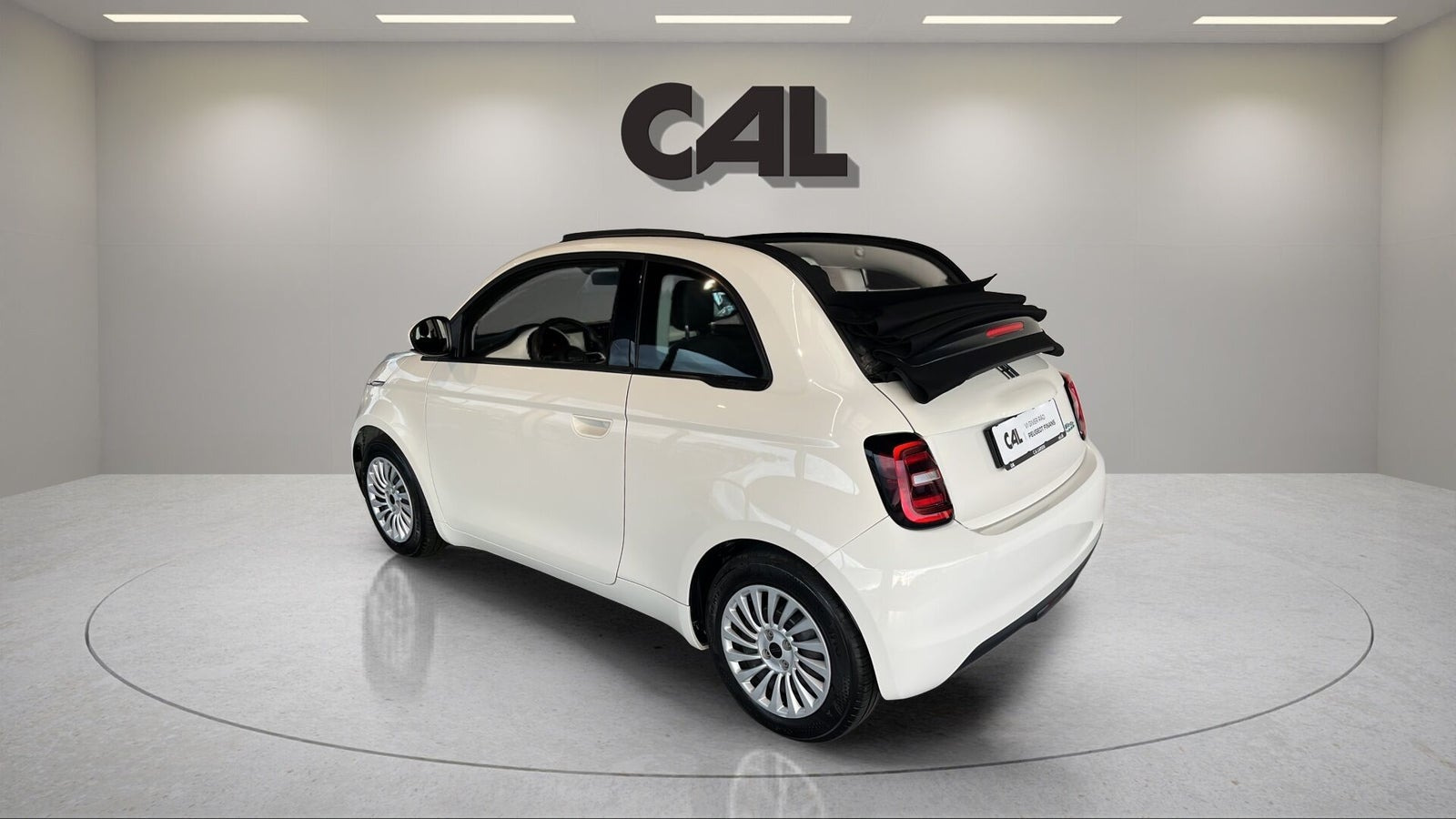 Hvid Fiat 500e fra 2023