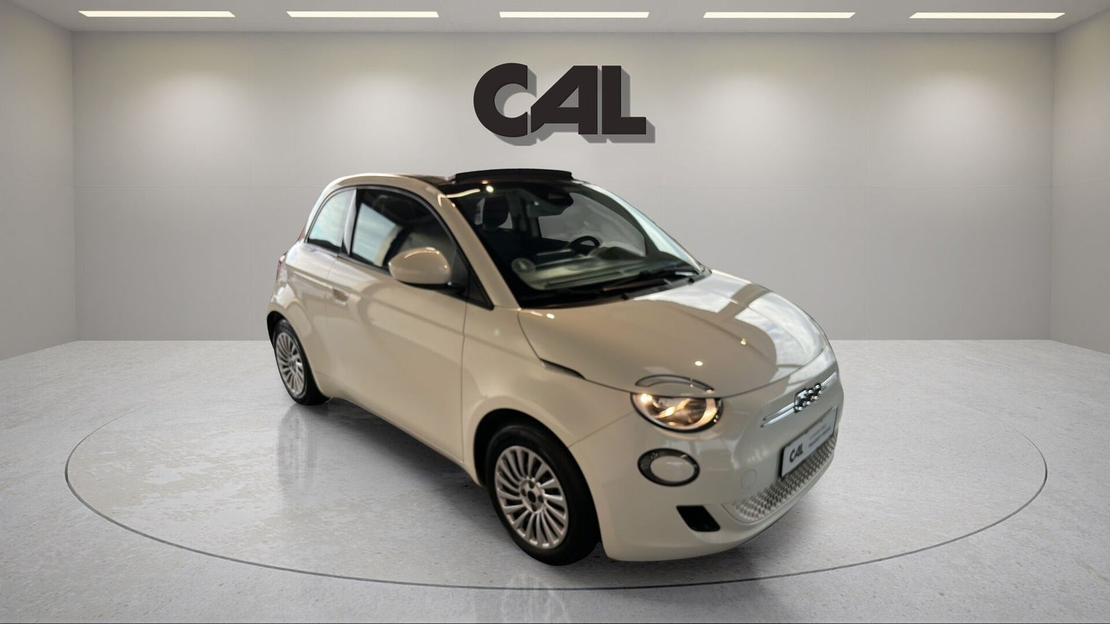 Hvid Fiat 500e fra 2023