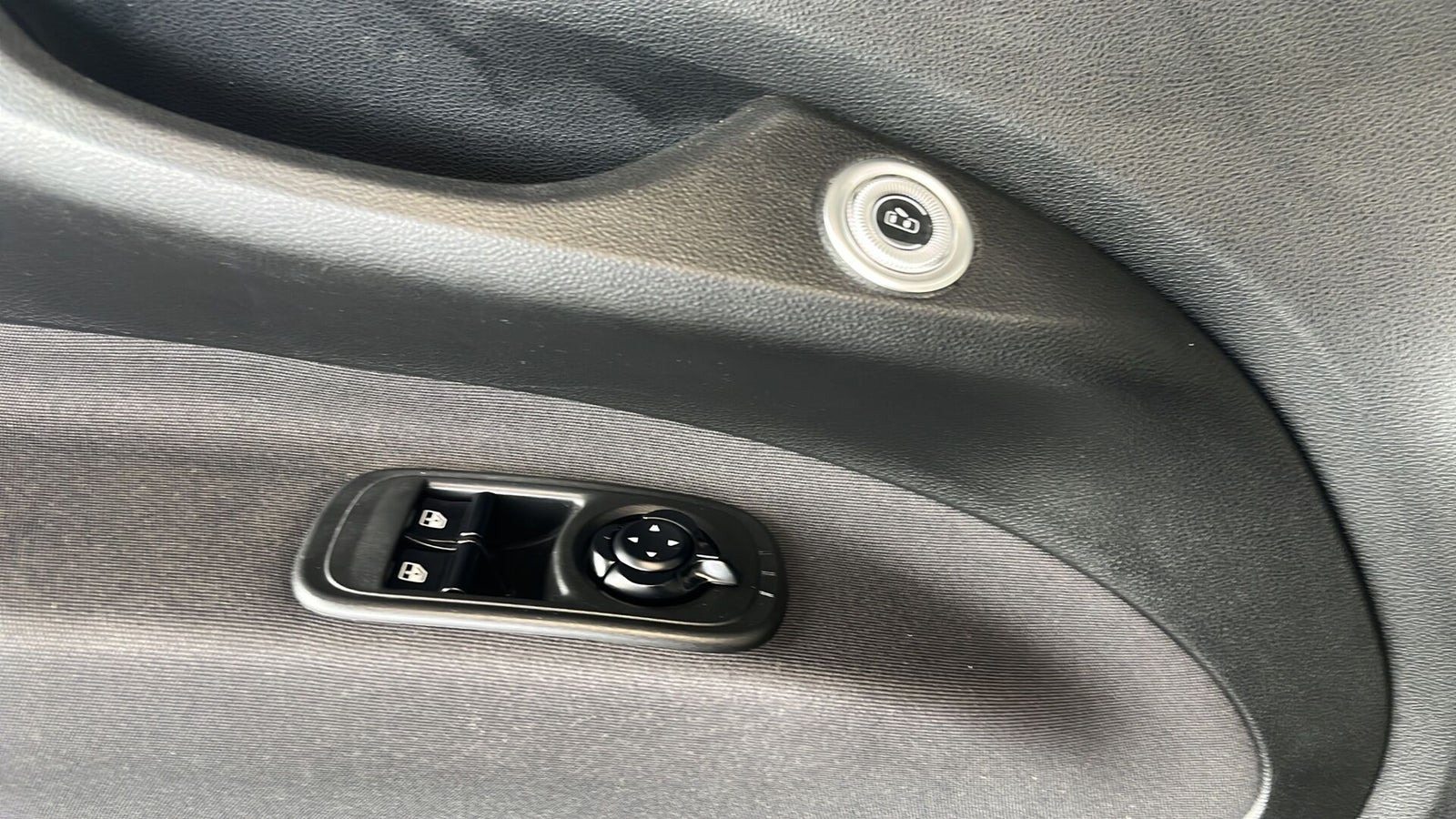 Hvid Fiat 500e fra 2023