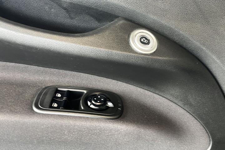 Hvid Fiat 500e fra 2023