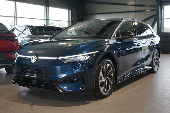 Blå VW ID.7 fra 2026 set udefra