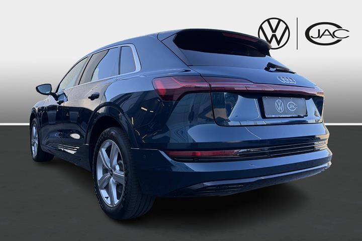 Blå Audi e-tron fra 2021