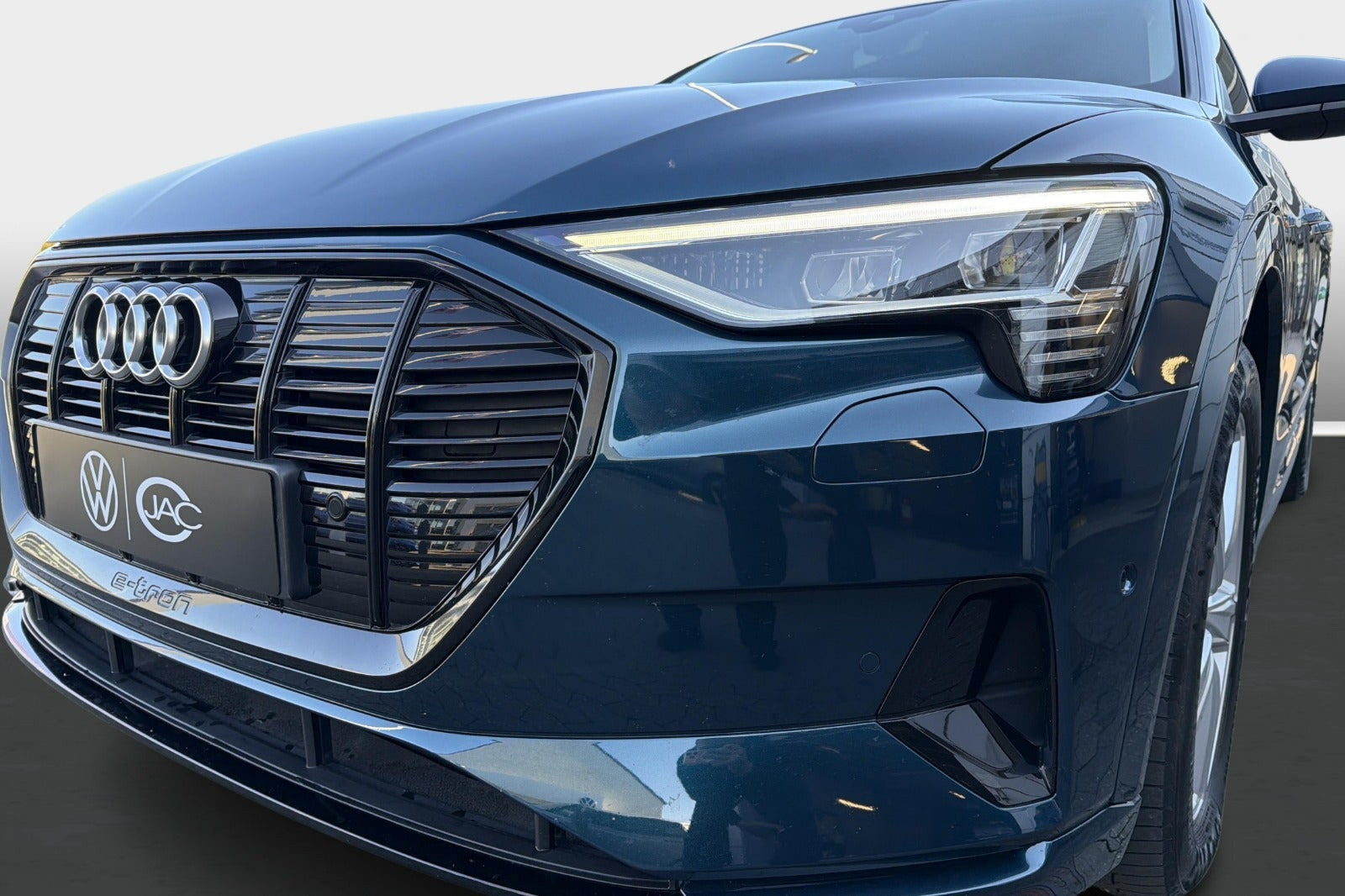 Blå Audi e-tron fra 2021